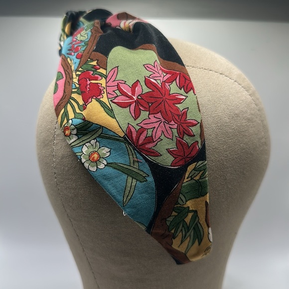 Handmade Floral Print knotted Headband - Picture 3 of 5